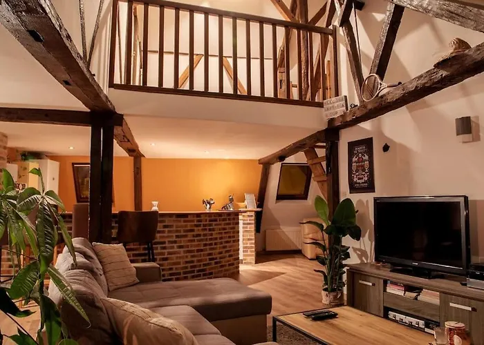 Duplex Atypique Dans La Cite Medievale