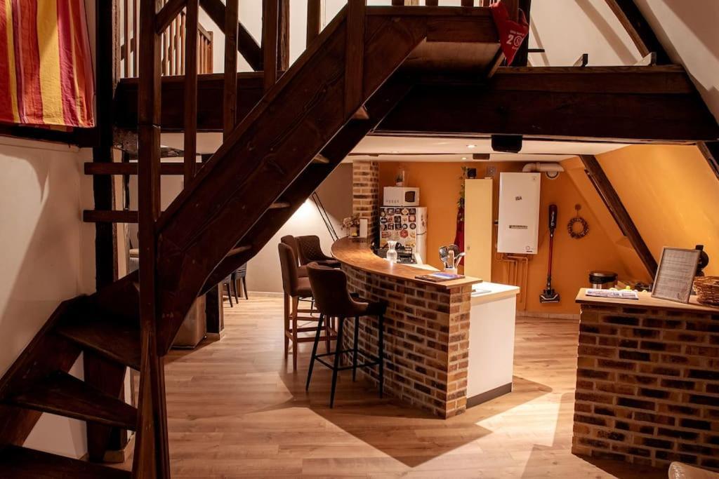 Duplex Atypique Dans La Cite Medievale Apartment Laon