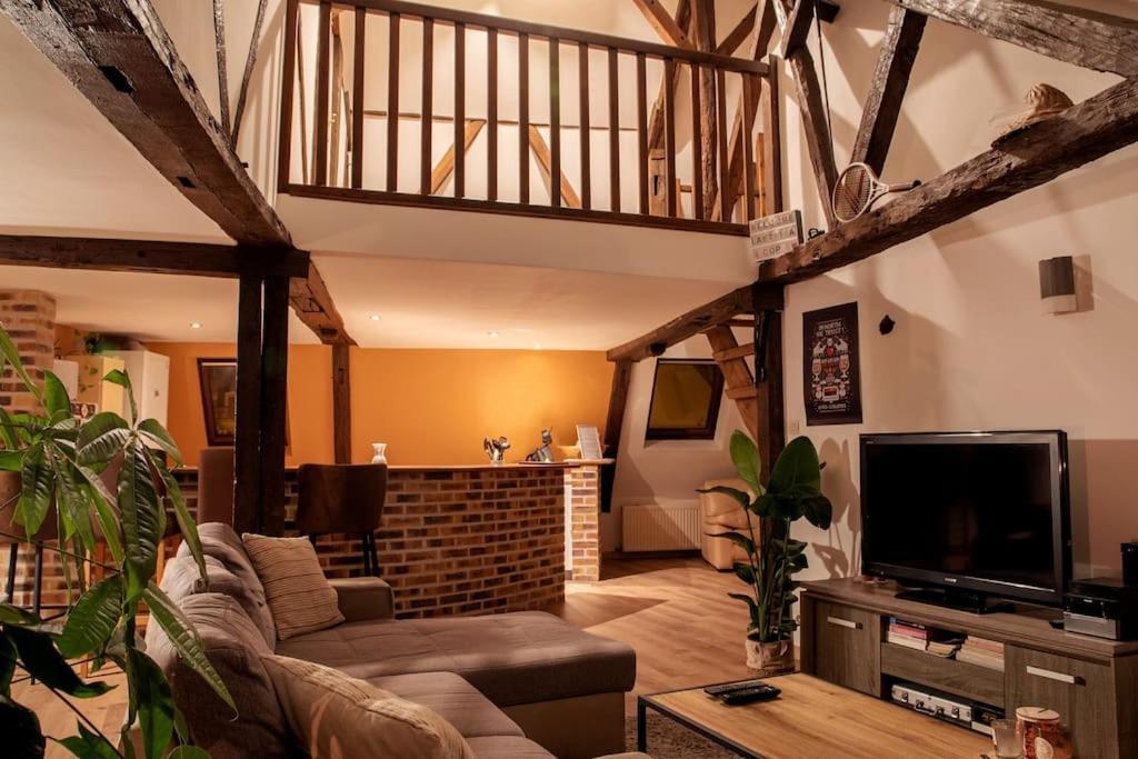 Duplex Atypique Dans La Cite Medievale Apartment